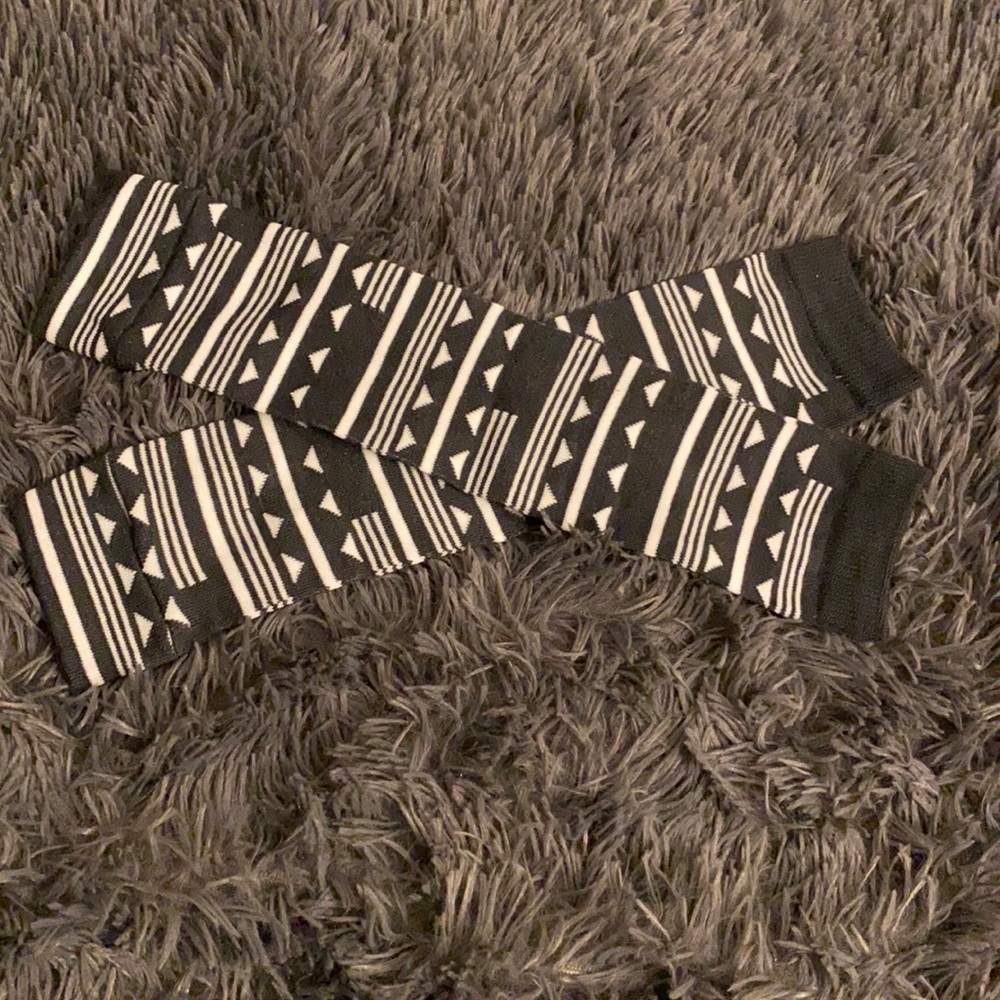 Baby leggings -gray and white geometric design